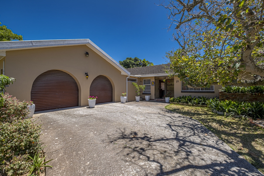 4 Bedroom Property for Sale in Summerstrand Eastern Cape